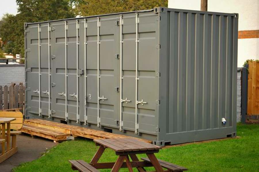 Bar de lujo en un contenedor marítimo 2