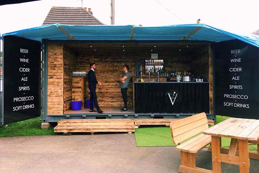 Bar de lujo en un contenedor marítimo 1