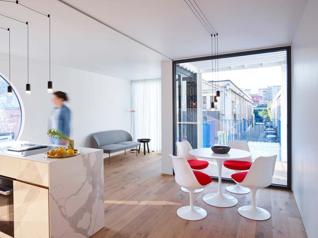 Containerwerk muestra en Milán el potencial de los contenedores marítimos para vivienda 2