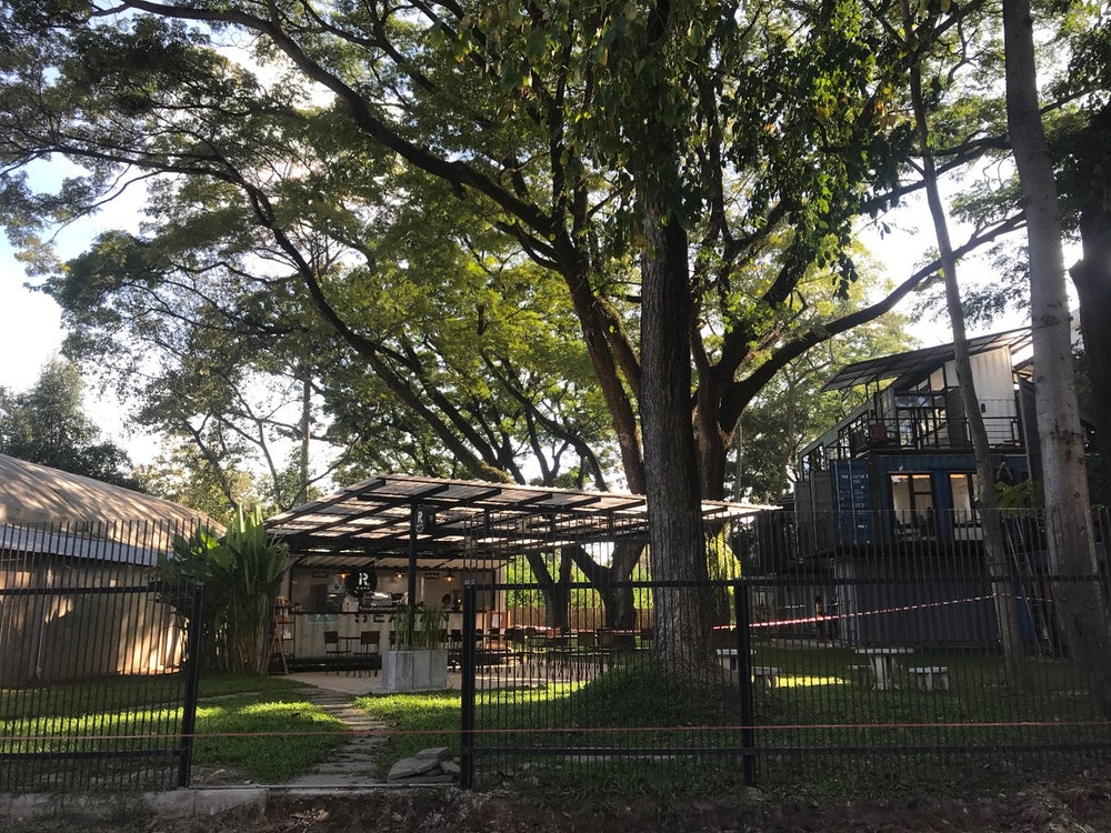 Campus de desarrollo sostenible basado en contenedores marítimos 1