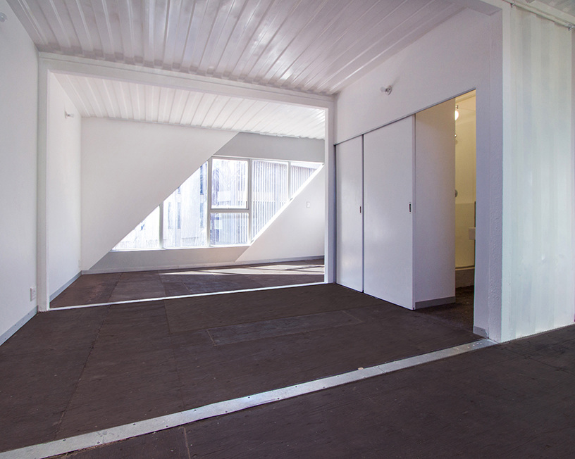 Sorprendente edificio creado con 140 contenedores marítimos 3