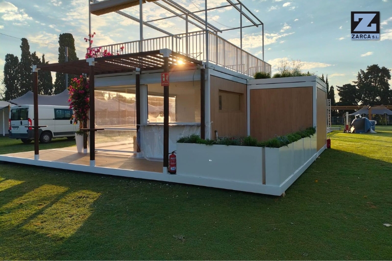 Bar modular de contenedores triunfa en el CSIO del Club de Polo 4 bar modular evento polo