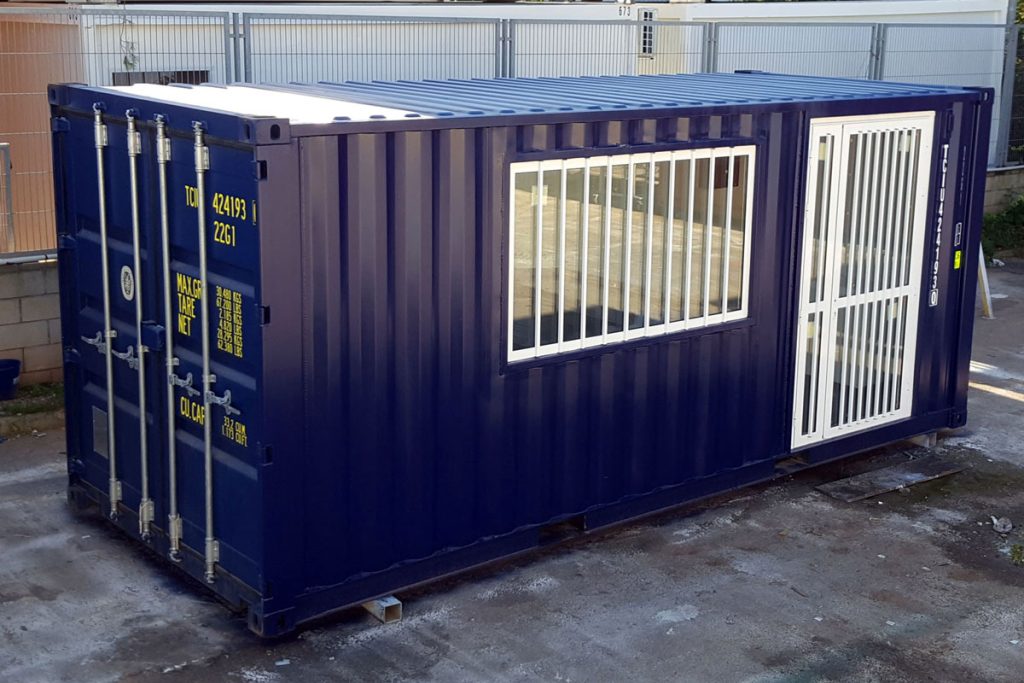 Contenedor Marítimo de 20 pies transformado en una pescadería 1