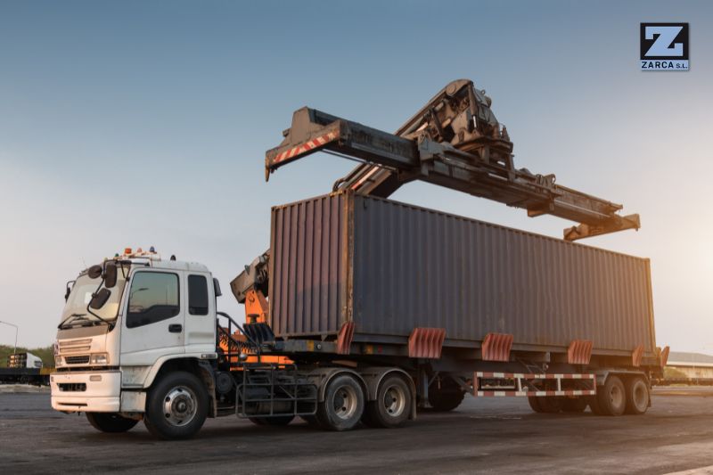 logística con contenedores marítimos