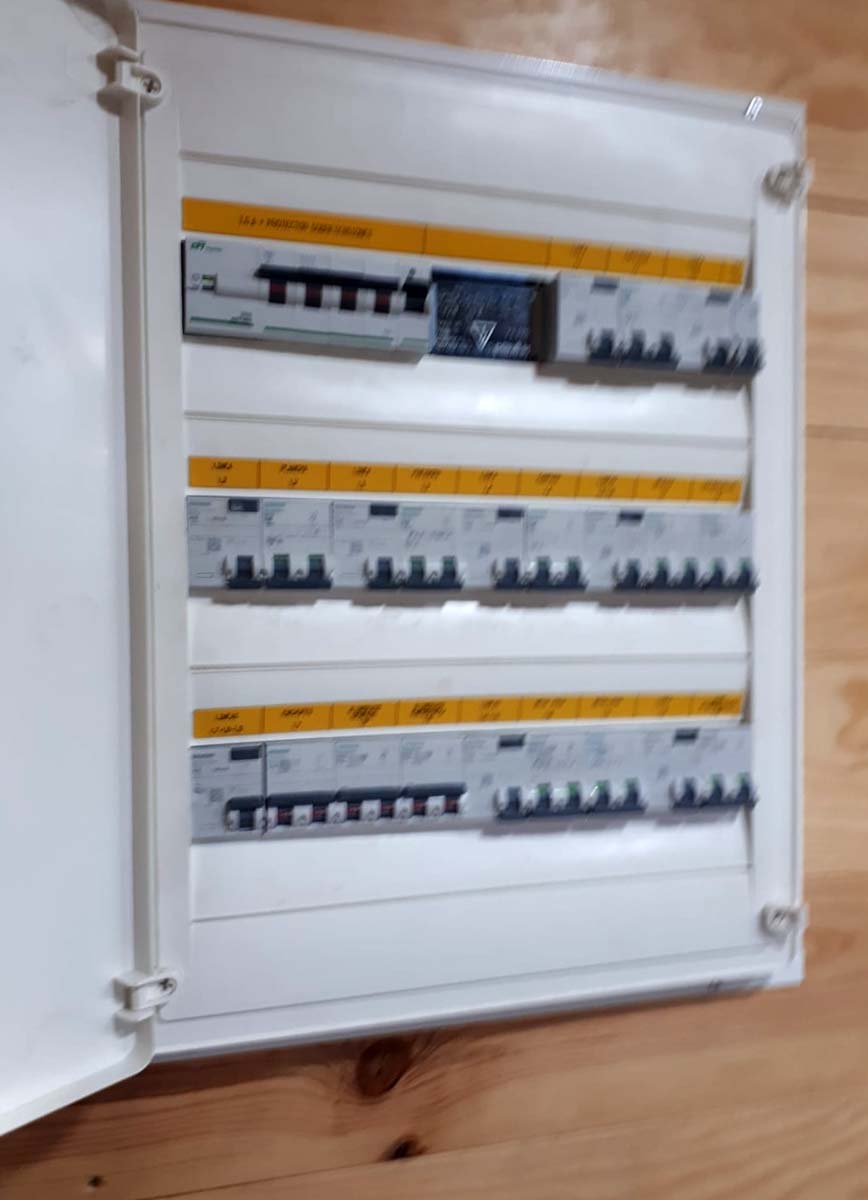 Bar contenedor en piscina 13